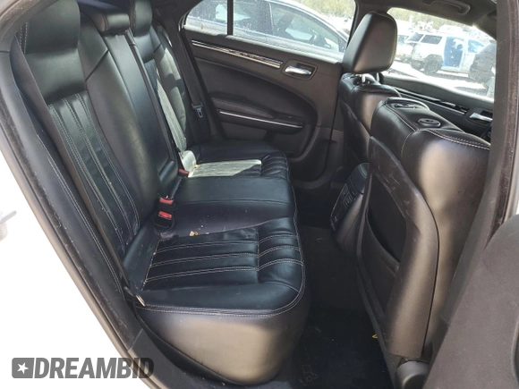 2019 Chrysler 300 S z VIN 2C3CCABG5KH539446, wystawiony jako Copart lot #51157275 z przebiegiem 164 346 mil mil oraz Szkoda całkowita • Salvage title. Historia ofert i sprzedaży dostępna na DreamBid. Obrazek 10.