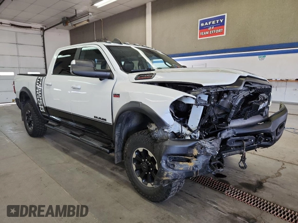 2020 Ram 2500 Power Wagon z VIN 3C6TR5EJ5LG126296, wystawiony jako Copart lot #57616555 z przebiegiem 67 960 mil mil oraz Szkoda całkowita • Salvage title. Historia ofert i sprzedaży dostępna na DreamBid. Obrazek 4.