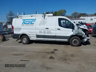 2020 Ford Transit Cargo z VIN 1FTBR1Y84LKB79621, wystawiony jako IAAI lot #41802213 z przebiegiem 89 167 mil mil oraz . Historia ofert i sprzedaży dostępna na DreamBid. Obrazek 13.