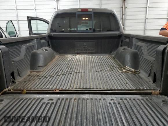 2008 Mitsubishi Raider LS z VIN 1Z7HC28KX8S572256, wystawiony jako Copart lot #76278594 z przebiegiem 139 373 mil mil oraz Szkoda całkowita • Salvage title. Historia ofert i sprzedaży dostępna na DreamBid. Obrazek 10.