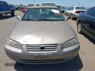 1999 Toyota Camry LE z VIN JT2BG22KXX0317947, wystawiony jako IAAI lot #42352594 z przebiegiem 192 160 mil mil oraz . Historia ofert i sprzedaży dostępna na DreamBid. Obrazek 6.