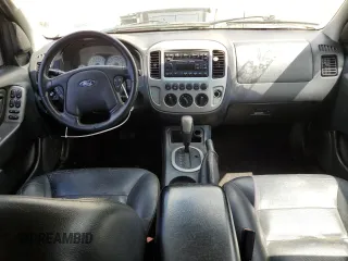 2007 Ford Escape Limited with VIN 1FMCU04137KB33107, listed as a Copart auction lot 55357475 with 200,698 mi miles and Clean title. Bid and sale history available at DreamBid. Image 8.