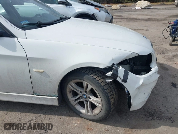2008 BMW 3 Series 328xi z VIN WBAVC93598K040793, wystawiony jako IAAI lot #41793277 z przebiegiem 139 186 mil mil oraz . Historia ofert i sprzedaży dostępna na DreamBid. Obrazek 13.