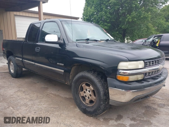 2001 Chevrolet Silverado 1500 LS with VIN 1GCEK19T11E256199, listed as a IAAI auction lot 42088180 with 253,252 mi miles. Bid and sale history available at carsss.com. Image 1.