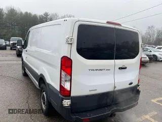 2018 Ford Transit z VIN 1FTYR1YG6JKA87506, wystawiony jako IAAI lot #42501070 z przebiegiem 167 892 mil mil oraz . Historia ofert i sprzedaży dostępna na DreamBid. Obrazek 35.