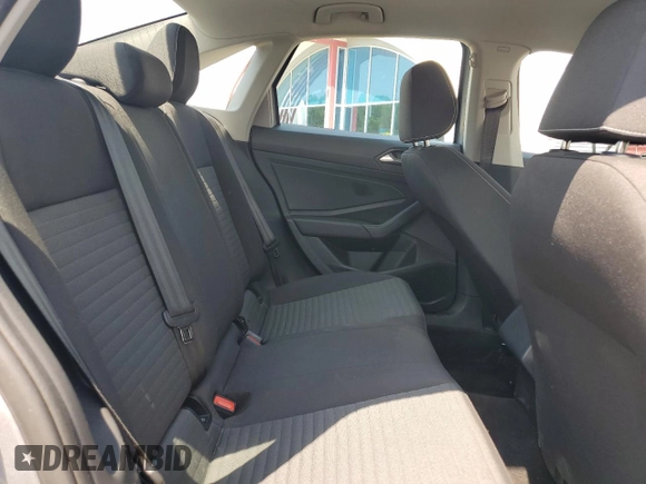 2024 Volkswagen Jetta S z VIN 3VW5M7BU0RM056871, wystawiony jako Copart lot #66462825 z przebiegiem 25 890 mil mil oraz Czysty tytuł • Clean title. Historia ofert i sprzedaży dostępna na DreamBid. Obrazek 10.