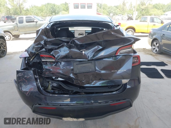 2024 Tesla Model Y Long Range z VIN 7SAYGDEE7RA229591, wystawiony jako IAAI lot #42194044 z przebiegiem 22 866 mil mil oraz . Historia ofert i sprzedaży dostępna na DreamBid. Obrazek 6.