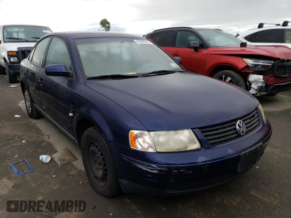 2000 Volkswagen Passat with VIN WVWMA23B9YP355680, listed as a Copart auction lot 45560034 with 82,100 mi miles and Salvage title. Bid and sale history available at DreamBid. Image 4.