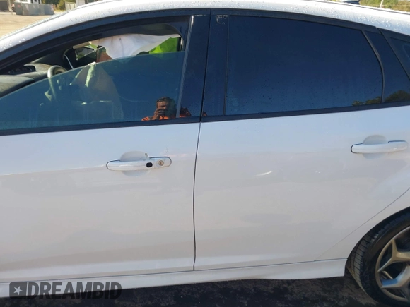 2017 Ford Focus ST with VIN 1FADP3L94HL214904, listed as a IAAI auction lot 40544868 with 77,098 mi miles and . Bid and sale history available at carsss.com. Image 15.