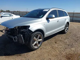 2015 Audi Q7 3.0T S line Prestige with VIN WA1DGAFE7FD010381, listed as a IAAI auction lot 40497702 with 167,046 mi miles. Bid and sale history available at carsss.com. Image 18.