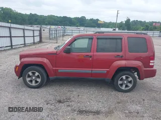2008 Jeep Liberty Sport z VIN 1J8GP28KX8W235065, wystawiony jako IAAI lot #42254469 z przebiegiem 197 042 mil mil oraz . Historia ofert i sprzedaży dostępna na DreamBid. Obrazek 16.