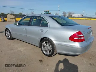 2006 Mercedes-Benz E 350 z VIN WDBUF56J96A907201, wystawiony jako IAAI lot #41855889 z przebiegiem 199 029 mil mil oraz . Historia ofert i sprzedaży dostępna na DreamBid. Obrazek 3.