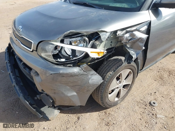 2014 Kia Soul with VIN KNDJN2A22E7062239, listed as a IAAI auction lot 41695701 with 142,893 mi miles. Bid and sale history available at carsss.com. Image 6.