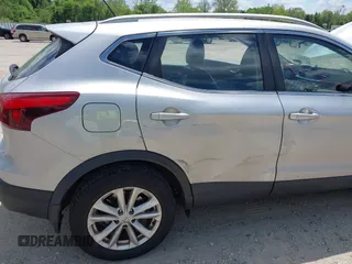 2017 Nissan Rogue SL with VIN JN1BJ1CR4HW119221, listed as a IAAI auction lot 42225236 with 172,171 mi miles and . Bid and sale history available at DreamBid. Image 17.