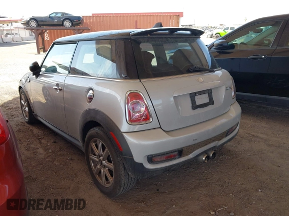 2011 MINI Hardtop S с VIN WMWSV3C56BTY15109, выставлен на аукционе IAAI как лот 42506082 с пробегом 93 443 миль миль и . История ставок и продаж доступна на DreamBid. Изображение 3.