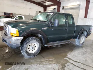 2001 Ford Super Duty F-250 XL with VIN 1FTNX21L91EC26077, listed as a Copart auction lot 71952324 with 221,340 mi miles and Salvage Title. Bid and sale history available at carsss.com. Image 1.