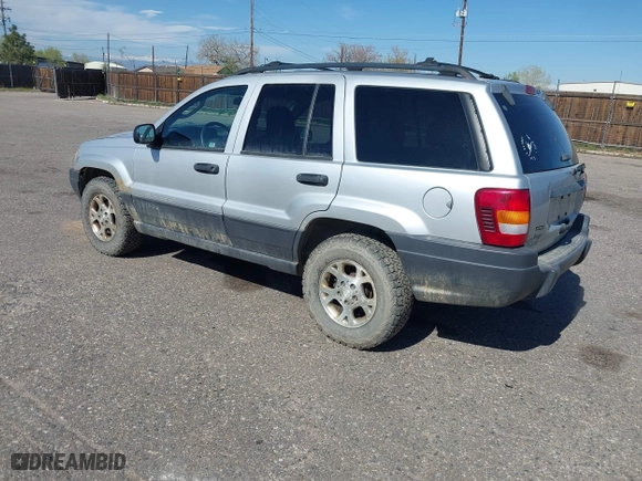 2003 Jeep Grand Cherokee Laredo with VIN 1J4GW48S03C567770, listed as a IAAI auction lot 42028727 with 245,728 mi miles. Bid and sale history available at carsss.com. Image 3.