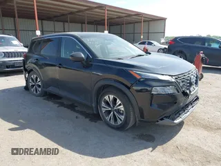 2023 Nissan Rogue SV z VIN JN8BT3BA8PW005658, wystawiony jako IAAI lot #42063293 z przebiegiem 62 678 mil mil oraz . Historia ofert i sprzedaży dostępna na DreamBid. Obrazek 1.