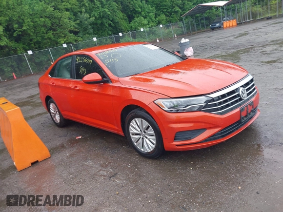 2019 Volkswagen Jetta S z VIN 3VWCB7BU8KM232522, wystawiony jako IAAI lot #42256559 z przebiegiem 118 141 mil mil oraz . Historia ofert i sprzedaży dostępna na DreamBid. Obrazek 1.