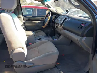 2007 Toyota Tacoma z VIN 5TEUU42N87Z439611, wystawiony jako IAAI lot #41694190 z przebiegiem 174 867 mil mil oraz . Historia ofert i sprzedaży dostępna na DreamBid. Obrazek 5.