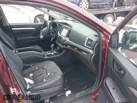 2018 Toyota Highlander LE с VIN 5TDBZRFH6JS903123, выставлен на аукционе IAAI как лот 41564004 с пробегом 109 852 миль миль и . История ставок и продаж доступна на DreamBid. Изображение 5.