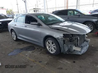 2015 Chrysler 200 Limited z VIN 1C3CCCAB6FN596933, wystawiony jako IAAI lot #41922907 z przebiegiem 73 166 mil mil oraz . Historia ofert i sprzedaży dostępna na DreamBid. Obrazek 1.