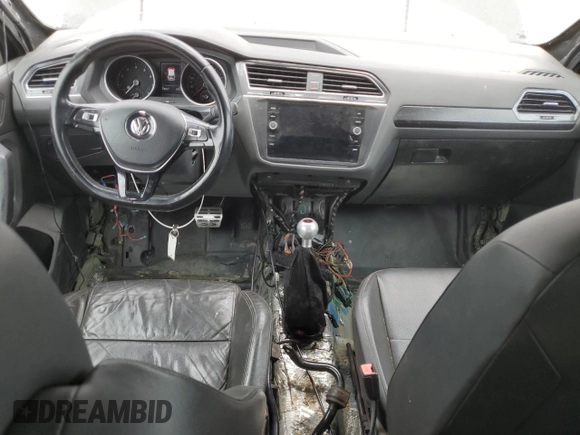 2018 Volkswagen Tiguan SEL z VIN 3VV3B7AX9JM024440, wystawiony jako Copart lot #54984015 z przebiegiem 108 727 mil mil oraz Czysty tytuł • Clean title. Historia ofert i sprzedaży dostępna na DreamBid. Obrazek 8.