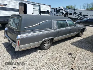 1991 Cadillac Brougham z VIN 1G6DW54E6MR718286, wystawiony jako Copart lot #54732145 z przebiegiem Nie podano mil oraz Tytuł czysty. Historia ofert i sprzedaży dostępna na DreamBid. Obrazek 3.