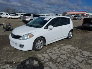 2011 Nissan Versa S с VIN 3N1BC1CP8BL377408, выставлен на аукционе IAAI как лот 41080991 с пробегом 121 541 миль миль и . История ставок и продаж доступна на DreamBid. Изображение 17.