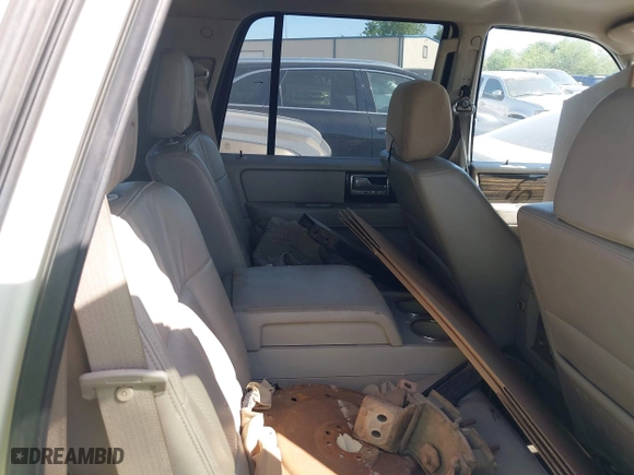 2008 Lincoln Navigator with VIN 5LMFU285X8LJ20420, listed as a IAAI auction lot 41906383 with 271,081 mi miles. Bid and sale history available at carsss.com. Image 8.