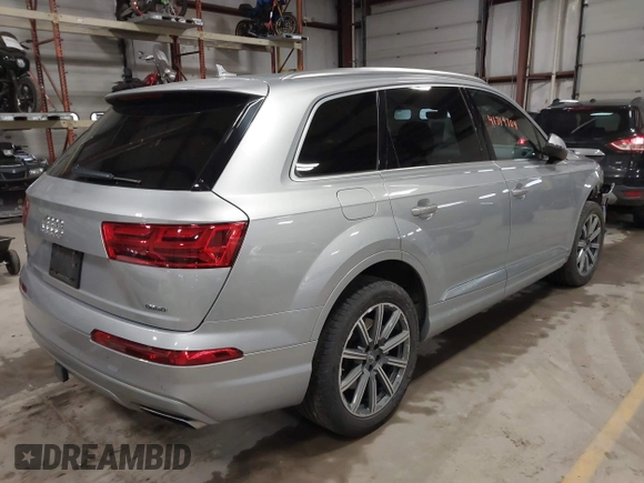 2018 Audi Q7 Premium Plus with VIN WA1LHAF76JD020886, listed as a IAAI auction lot 41719704 with 69,157 mi miles. Bid and sale history available at carsss.com. Image 4.