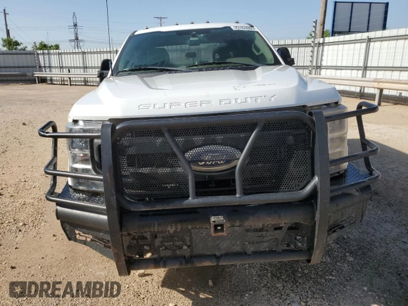 2021 Ford F-250 XL z VIN 1FT7W2BT8MEE18914, wystawiony jako Copart lot #54020325 z przebiegiem 151 014 mil mil oraz Czysty tytuł • Clean title. Historia ofert i sprzedaży dostępna na DreamBid. Obrazek 5.