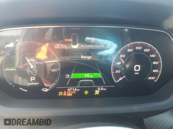 2023 Audi e-tron GT Premium Plus z VIN WAUCJBFW9P7000711, wystawiony jako Copart lot #47349234 z przebiegiem 4714 mil mil oraz . Historia ofert i sprzedaży dostępna na DreamBid. Obrazek 9.
