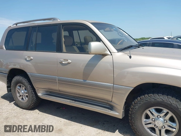 2001 Lexus LX 470 with VIN JTJHT00W613510736, listed as a IAAI auction lot 42005639 with 274,227 mi miles and . Bid and sale history available at carsss.com. Image 13.