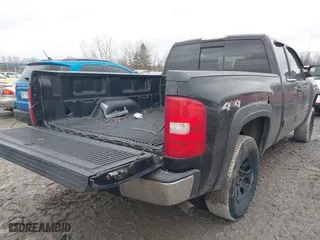 2007 Chevrolet Silverado 1500 LT w/1LT with VIN 1GCEK19J57Z513641, listed as a IAAI auction lot 41121044 with 225,809 mi miles. Bid and sale history available at carsss.com. Image 4.