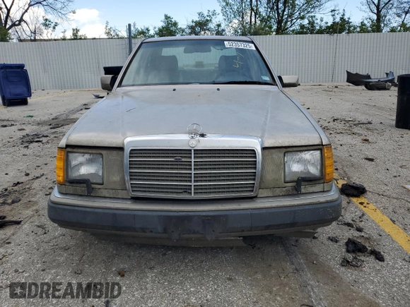 1992 Mercedes-Benz 300 with VIN WDBEA30E0NB570638, listed as a Copart auction lot 52357325 with 122,782 mi miles and Clean Title. Bid and sale history available at DreamBid. Image 5.