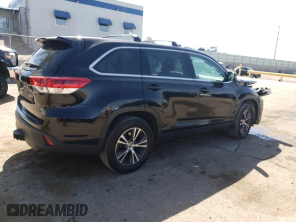 2019 Toyota Highlander LE z VIN 5TDZZRFH5KS360833, wystawiony jako Copart lot #52338595 z przebiegiem 34 386 mil mil oraz Szkoda całkowita • Salvage title. Historia ofert i sprzedaży dostępna na DreamBid. Obrazek 3.