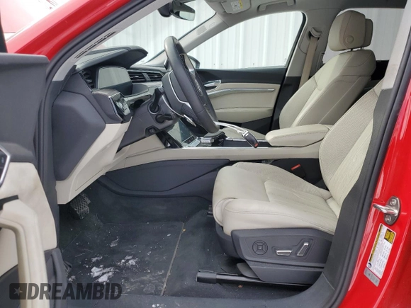 2021 Audi e-tron Prestige z VIN WA1VAAGE8MB040969, wystawiony jako Copart lot #44968835 z przebiegiem 24 137 mil mil oraz Szkody całkowita. Historia ofert i sprzedaży dostępna na DreamBid. Obrazek 7.