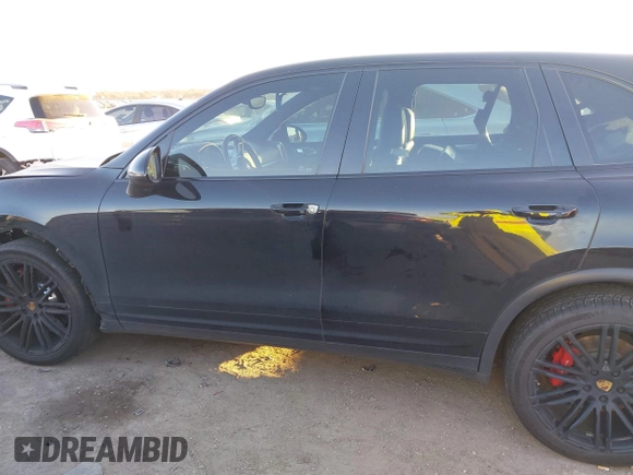 2017 Porsche Cayenne Turbo z VIN WP1AC2A2XHLA92993, wystawiony jako IAAI lot #41264521 z przebiegiem 83 257 mil mil oraz . Historia ofert i sprzedaży dostępna na DreamBid. Obrazek 14.
