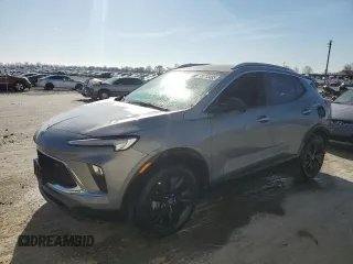 2025 Buick Encore GX Sport Touring с VIN KL4AMDSL9SB006968, выставлен на аукционе Copart как лот 49715485 с пробегом 4 267 миль миль и Списание • Salvage title. История ставок и продаж доступна на DreamBid. Изображение 1.