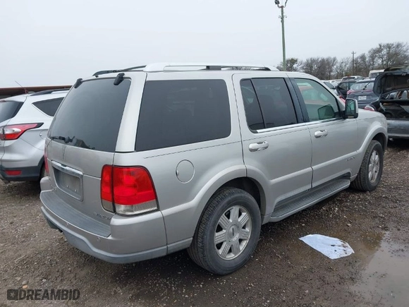 2004 Lincoln Aviator Luxury with VIN 5LMEU68H64ZJ32214, listed as a IAAI auction lot 41641566 with 203,674 mi miles. Bid and sale history available at carsss.com. Image 4.