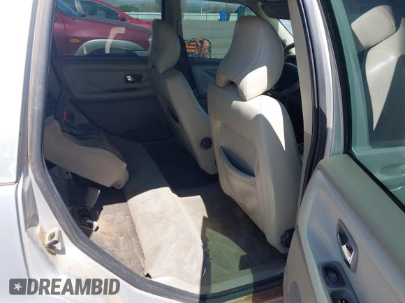 2000 Volvo V70 with VIN YV1LW61J8Y2647178, listed as a IAAI auction lot 42636533 with 128,619 mi miles and . Bid and sale history available at DreamBid. Image 8.