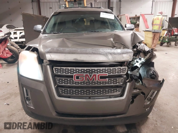 2010 GMC Terrain SLT-2 z VIN 2CTFLJEY8A6371376, wystawiony jako IAAI lot #41378864 z przebiegiem 208 233 mil mil oraz . Historia ofert i sprzedaży dostępna na DreamBid. Obrazek 12.