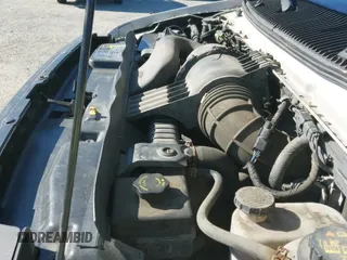 2010 Ford Econoline Cargo Commercial z VIN 1FTNE2EW5ADA25423, wystawiony jako IAAI lot #42963614 z przebiegiem 256 736 mil mil oraz . Historia ofert i sprzedaży dostępna na DreamBid. Obrazek 13.