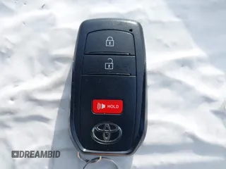 2024 Toyota Corolla Cross LE z VIN 7MUBAABG1RV100050, wystawiony jako IAAI lot #41826083 z przebiegiem 1 206 mil mil oraz . Historia ofert i sprzedaży dostępna na DreamBid. Obrazek 11.