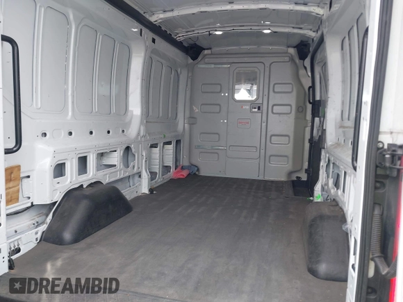 2022 Ford Transit z VIN 1FTYE1C84NKA19903, wystawiony jako IAAI lot #41757403 z przebiegiem 132 991 mil mil oraz . Historia ofert i sprzedaży dostępna na DreamBid. Obrazek 8.