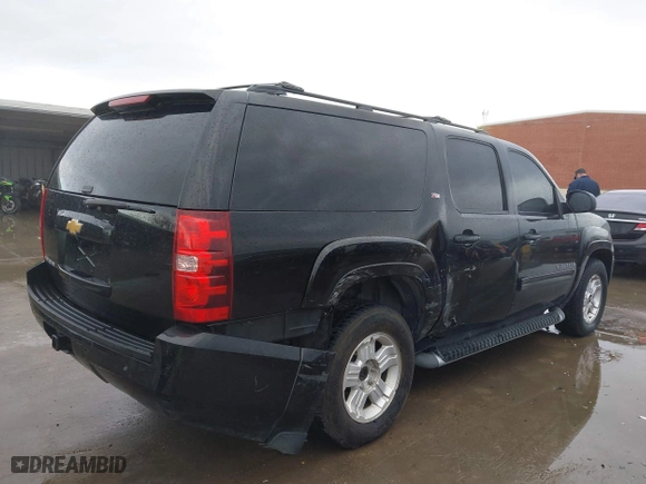 2013 Chevrolet Suburban LT with VIN 1GNSKJE71DR308480, listed as a IAAI auction lot 41695090 with 129,000 mi miles. Bid and sale history available at carsss.com. Image 6.