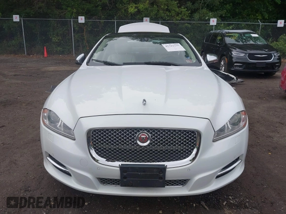 2015 Jaguar XJ Portfolio с VIN SAJWJ2GD2F8V90256, выставлен на аукционе IAAI как лот 42311335 с пробегом 123 299 миль миль и . История ставок и продаж доступна на DreamBid. Изображение 11.