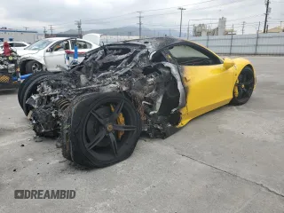 2015 Ferrari 458 Italia Speciale z VIN ZFF75VFA5F0211945, wystawiony jako Copart lot #52176114 z przebiegiem Nie podano mil oraz Nie do naprawy. Historia ofert i sprzedaży dostępna na DreamBid. Obrazek 3.