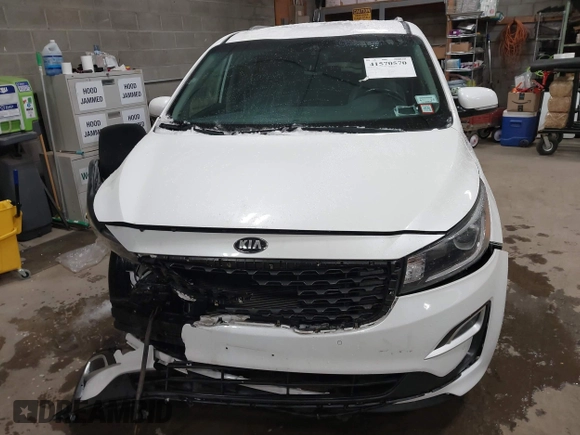 2019 Kia Sedona LX with VIN KNDMB5C11K6500813, listed as a IAAI auction lot 41570570 with 104,480 mi miles. Bid and sale history available at carsss.com. Image 12.